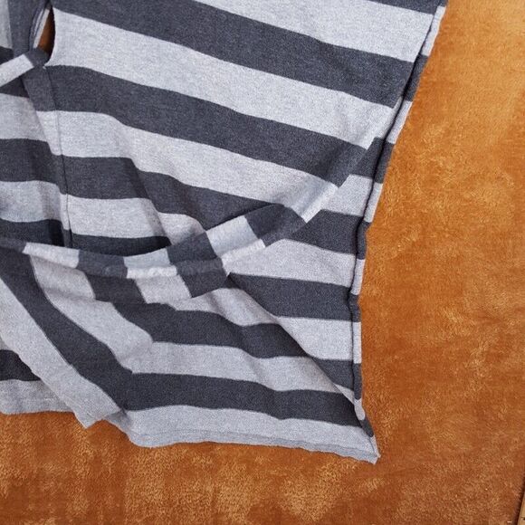 ROMEO & JULIET Womens Sweater Medium Gray Striped Pullover Tunic Belted Flutter - Picture 5 of 11